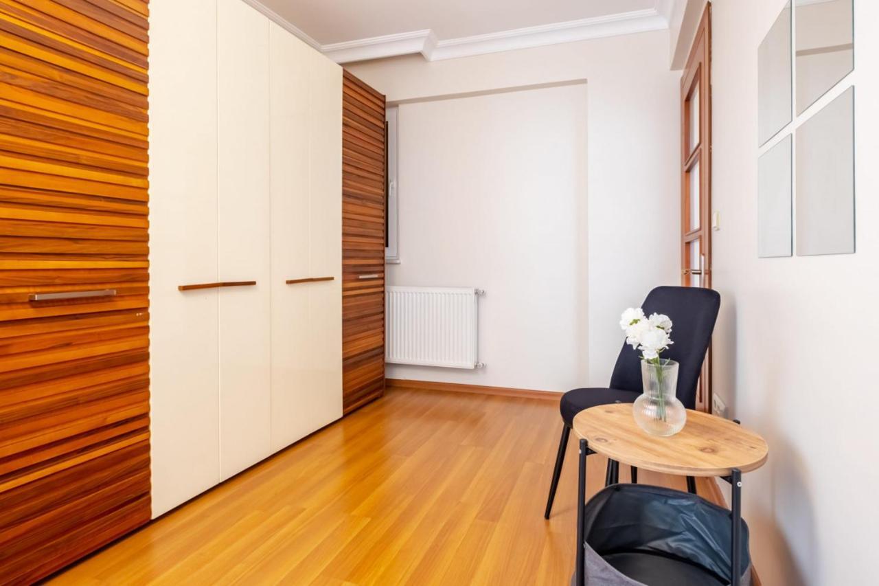 イスタンブールComfy Flat Near Popular Attractions In Sisliアパートメント エクステリア 写真